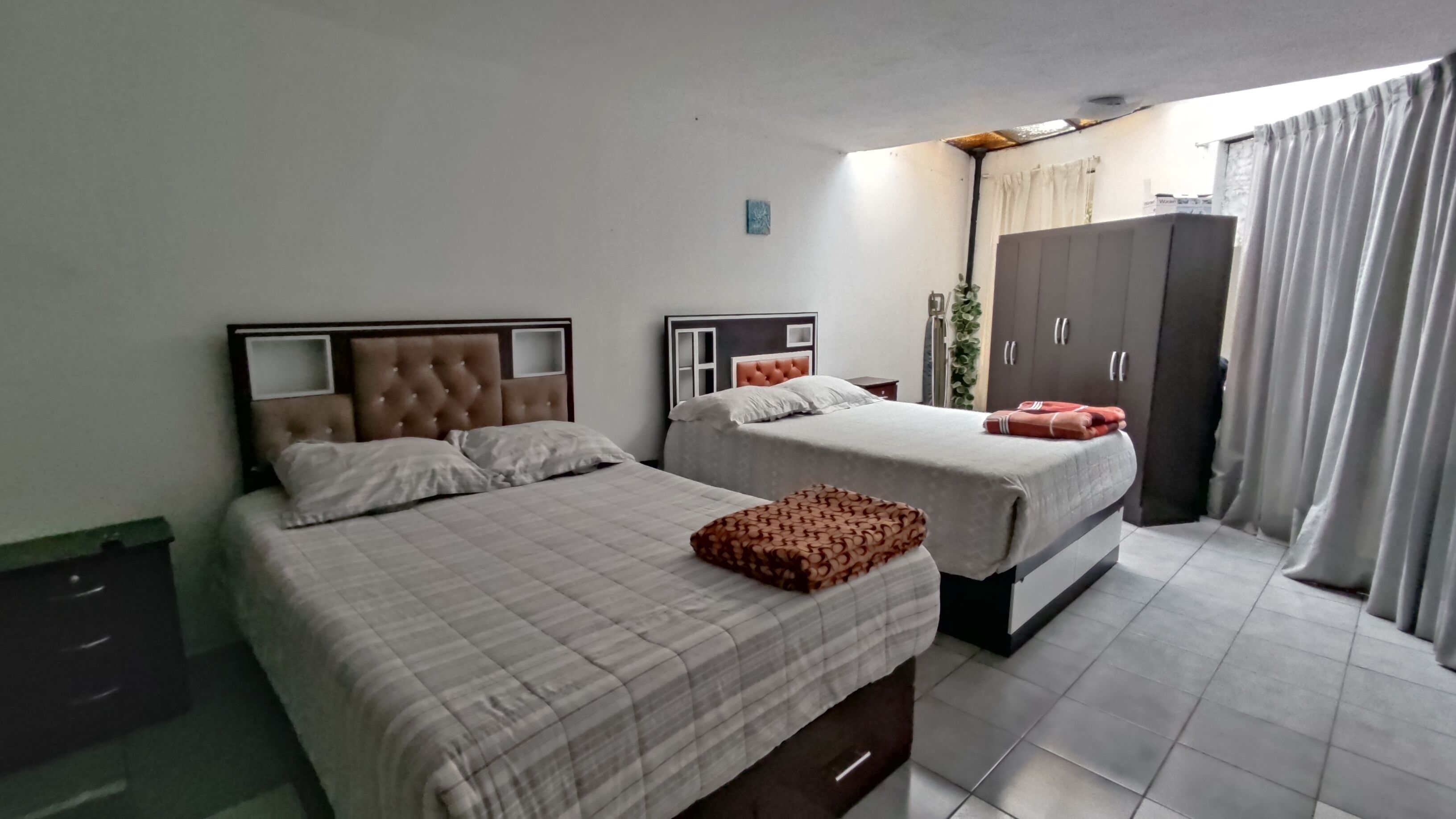 3 chambres, fer et planche à repasser, Wi-Fi gratuit, draps fournis