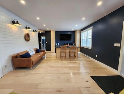 Mic's River Side Suite- Exploits River Sandy Point