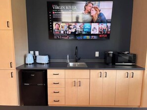 Interior - Mic's River Side Suite- Exploits River Sandy Point (Lewisporte)