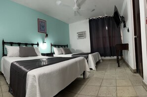 Basic Shared Dormitory | 1 bedroom, free WiFi - Hotel Santa Barbara (Mazatlán)