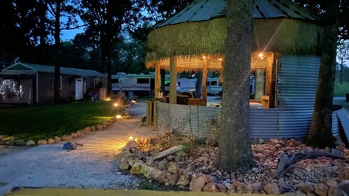 New modern cabin on a beautiful  shaded property across from Honey Creek Bridge.