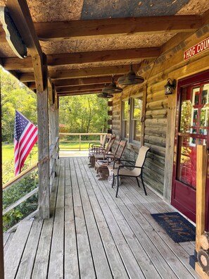 Terrace/patio - Royal Cabin between Lake Quachita and Hot Springs (Royal)