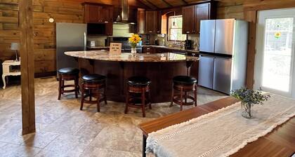 Royal Cabin between Lake Quachita and Hot Springs