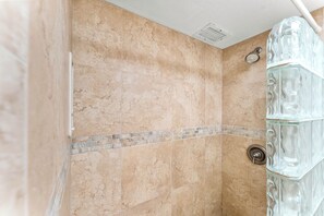 Condo, 1 Queen Bed with Sofa bed, Balcony, Mountain View | Bathroom | Towels, toilet paper - Kihei Akahi D-104 (Kihei)