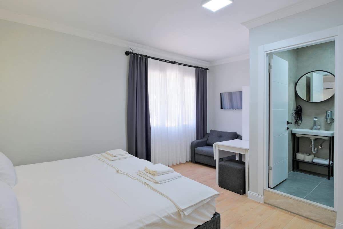 Deluxe Apartment | 1 bedroom, in-room safe, desk, free WiFi