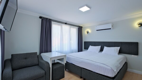 Superior Studio Suite, 1 King Bed with Sofa bed, Balcony, Mountain View | In-room safe, desk, free WiFi