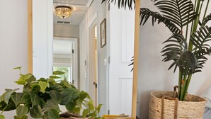 A hallway with a potted plant, a woven basket, and a stack of magazines. - 2-bedroom vacation home just a short walk to Rosemary Beach (Rosemary Beach)