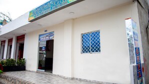 A hotel named "Hotel Ruta Del Mar" with a signboard, a window with a metal grille, and a tiled entrance area. - Hotel Ruta Del Mar (Santa Marta)