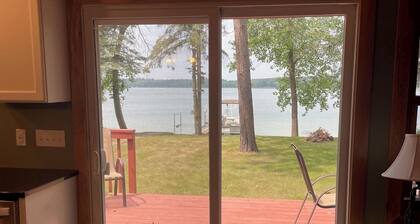 Fabulous Duck Lake Cabin just steps from the water!