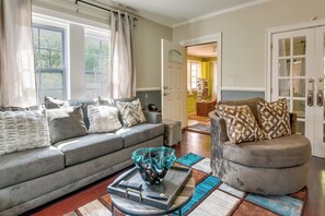 TV, fireplace, music library, computer monitors - 2 Mi to Int’l Soccer Play! Ideal ATL Home Base (Atlanta)
