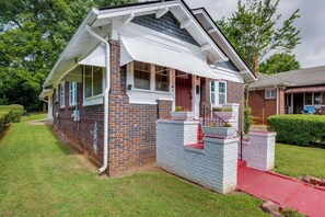 Exterior - 2 Mi to Int’l Soccer Play! Ideal ATL Home Base (Atlanta)