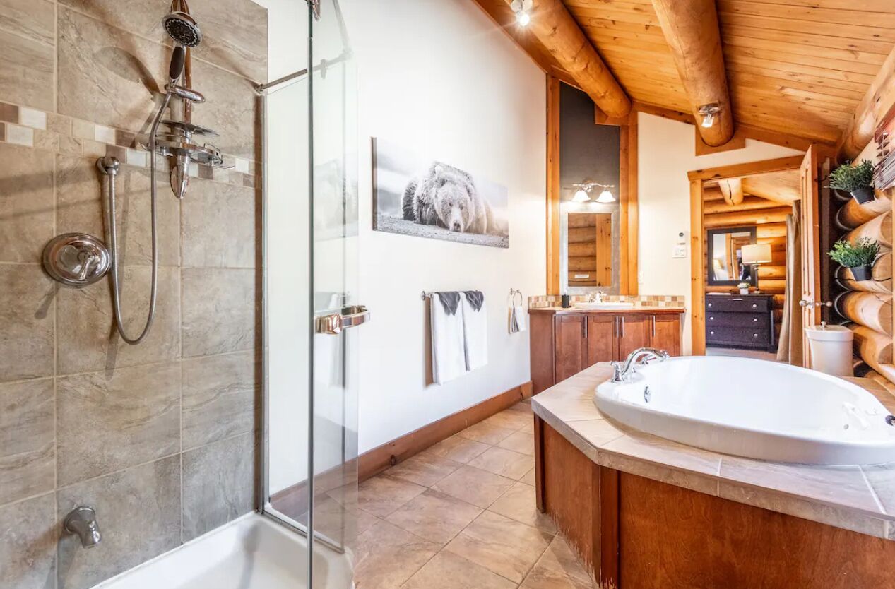 Dusche, Whirlpool, Haartrockner, Bidet