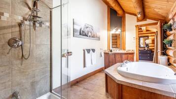 Dusche, Whirlpool, Haartrockner, Bidet