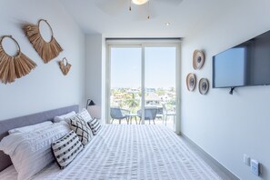 2 makuuhuonetta, tallelokero huoneessa, silitysrauta/-lauta