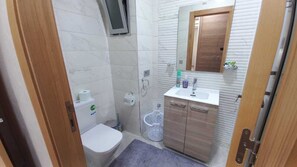 Bidet, Handtücher, Toilettenpapier