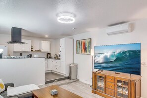 Fridge, microwave, oven, stovetop - Mountain-Top Retreat with Private Sunset Patio & Epic Views (newbury park)