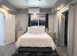 1 bedroom, iron/ironing board, WiFi, bed sheets - Mountain-Top Retreat with Private Sunset Patio & Epic Views (newbury park)
