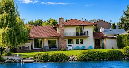Low Bank Luxury Lakefront Retreat with Private Dock, Hot Tub, Game Room & Kayaks