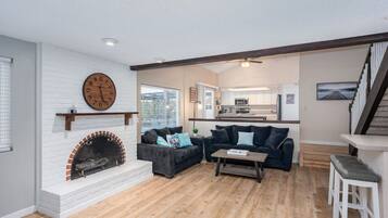 电视、壁炉、乒乓球