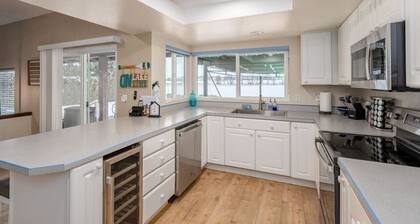 Edgewater Paradise HotTub Private Dock & Game Room