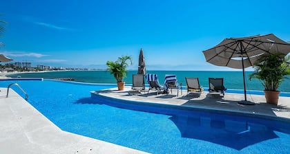 Amazing Oceanfront Villa with private pool