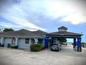 Front of property - Atria Inn & Suites (San Antonio)