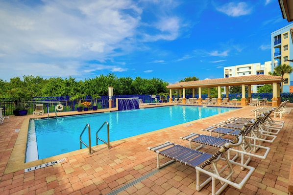 Piscine extérieure, piscine chauffée