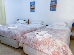 6 bedrooms, bed sheets