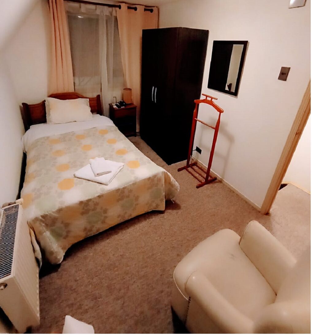 6 bedrooms, bed sheets