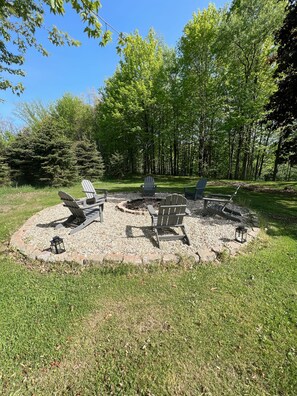 Property grounds - Christmas Tree Farm - Evergreen Escape (Berrien Center)