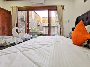 3 bedrooms, bed sheets
