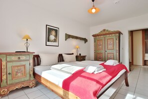 Unclassified image, 4 of 23, button