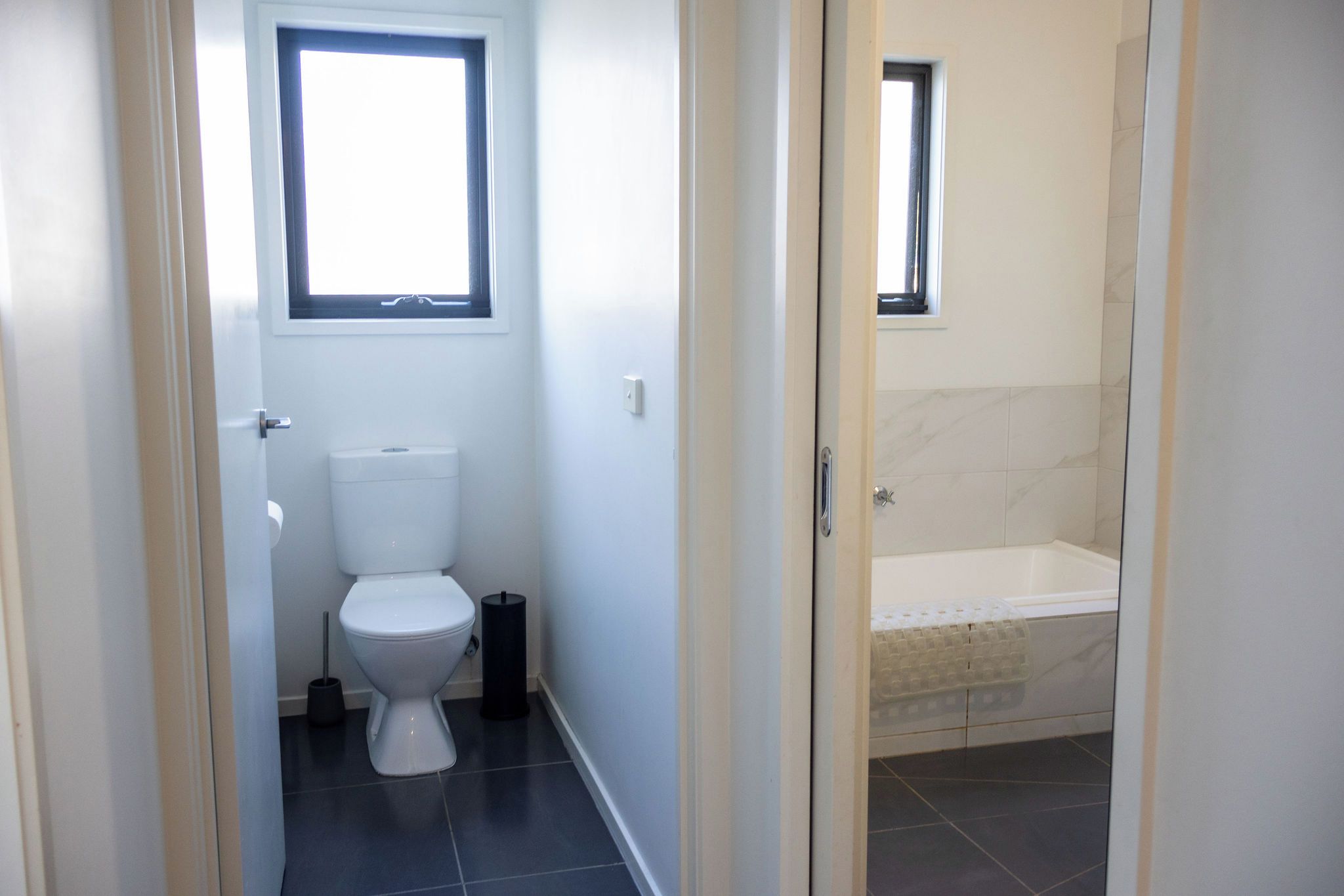 A bathroom with a toilet, a bidet, and a bathtub.