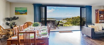 Bella Views Pet friendly with expansive views.