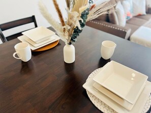 Interior - Modern, Spacious 1 bd Apt with Pool, Full Gym & Pet Friendly  (Kyle)