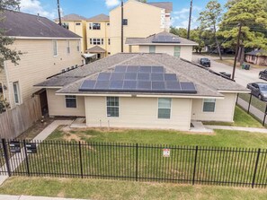 Exterior - Texas Med Center  Opulent & Luxury Home (Houston)