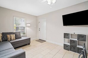 Smart TV - Texas Med Center  Opulent & Luxury Home (Houston)