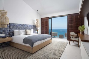 4 soveværelser, pengeskab på værelset, skrivebord, strygejern/strygebræt