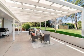 Outdoor dining - Kurrajong at Malua (Malua Bay)