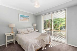 3 bedrooms, free WiFi, bed sheets - Kurrajong at Malua (Malua Bay)