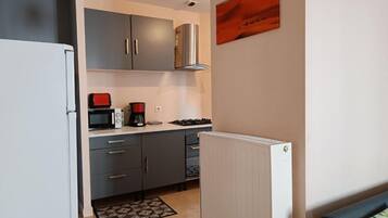 Fridge, microwave, stovetop, coffee/tea maker