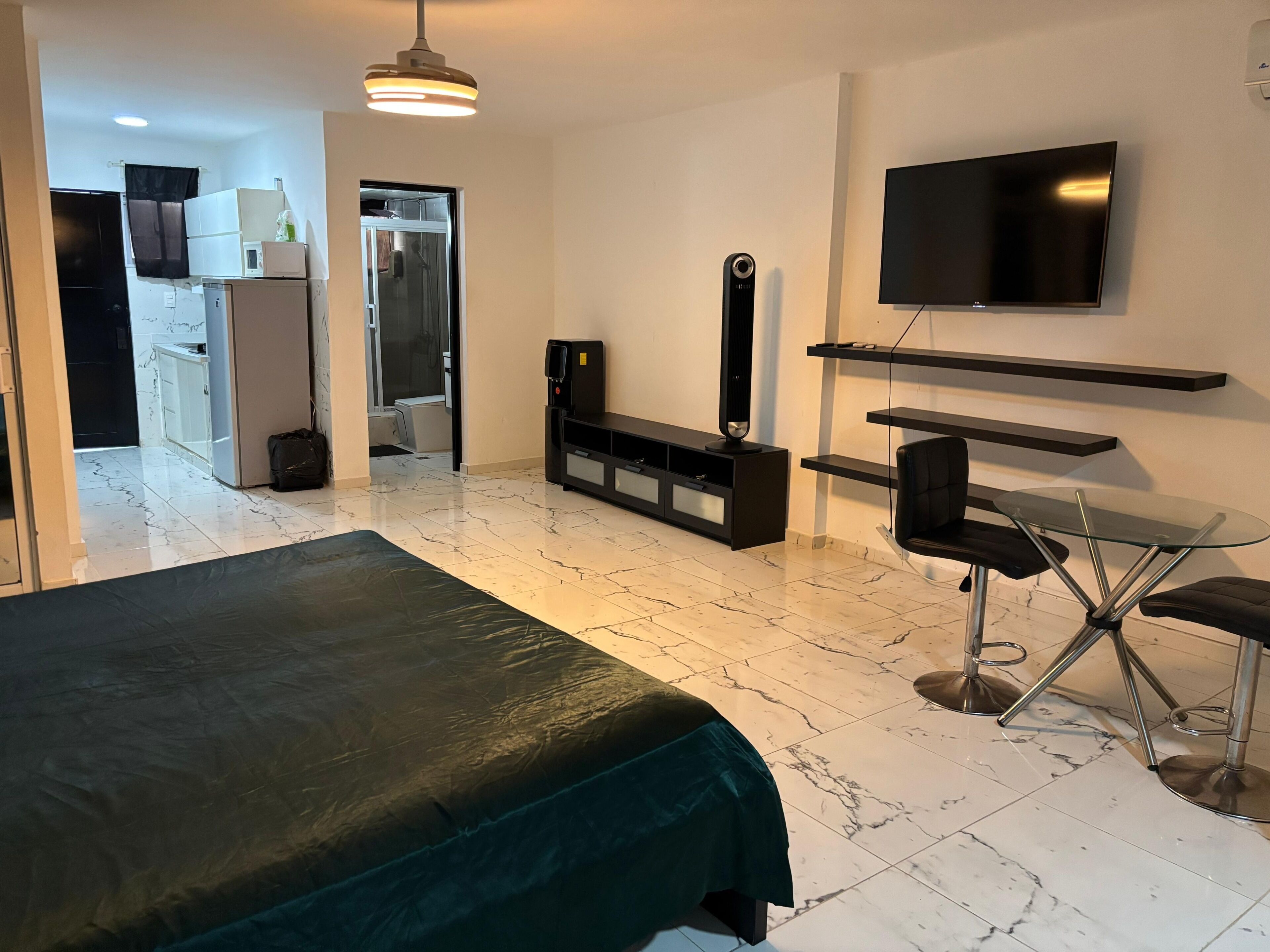 Standard Studio | In-room safe, iron/ironing board, free WiFi