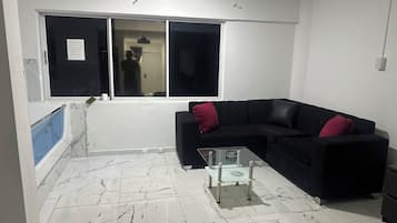 Standard Studio | In-room safe, iron/ironing board, free WiFi