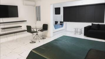 Standard-studio | Tallelokero huoneessa, silitysrauta/-lauta, ilmainen Wi-Fi
