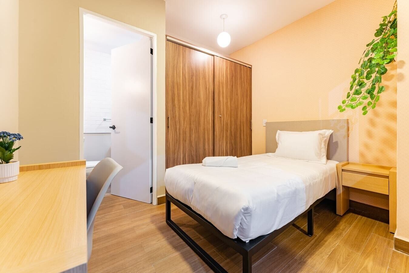 1 dormitori, escriptori, wifi i roba de llit 