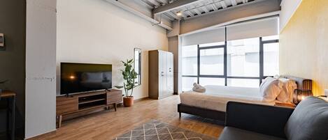 1 bedroom, desk, iron/ironing board, WiFi