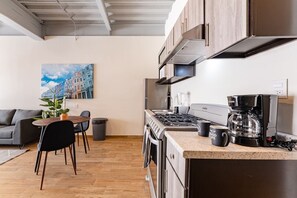 Fridge, microwave, oven, stovetop - VH | Nice loft wifi + washer | Roma Nte | 205 (Ciudad de México)