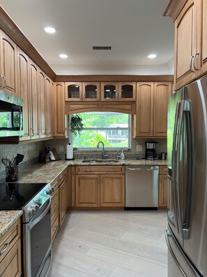 Fridge, microwave, oven, stovetop - Coastal Beach Cabana, Siesta Key beach access, best neighborhood in Sarasota! (Sarasota)