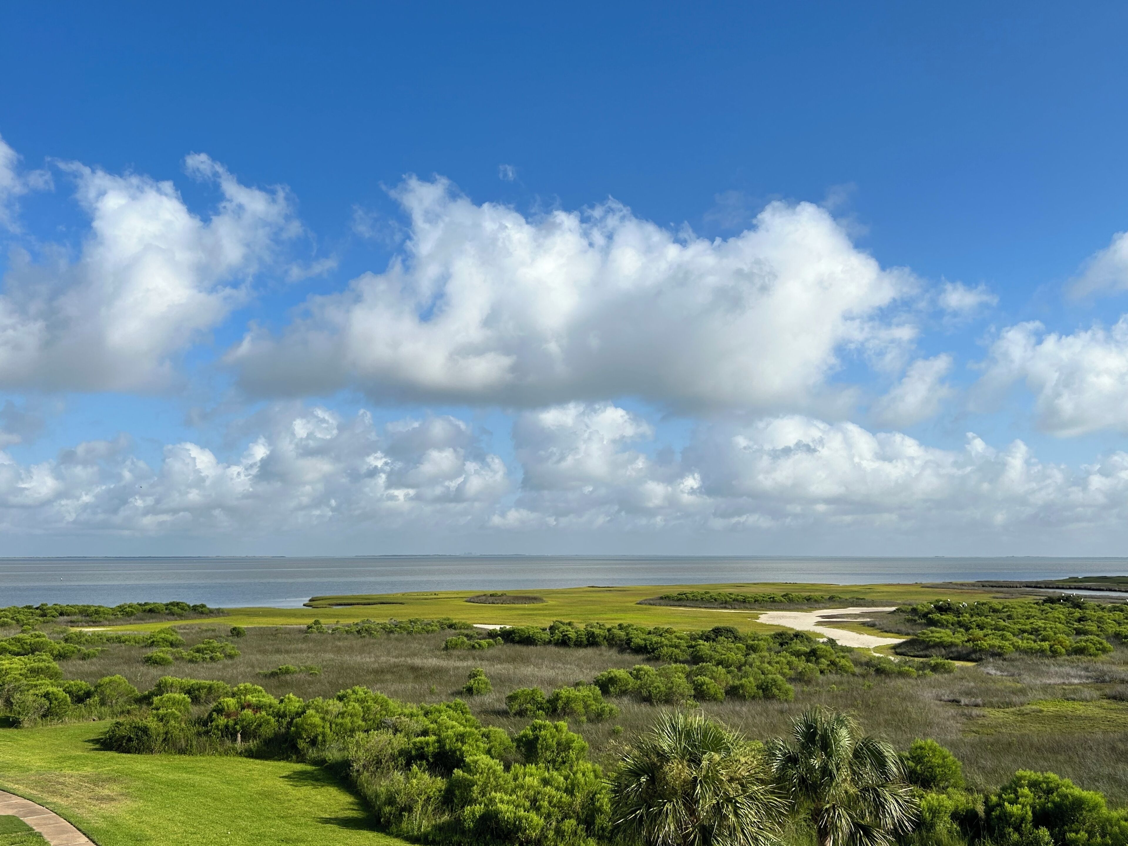 Bayside condo with access to all Pointe West amentities and beautiful beaches!