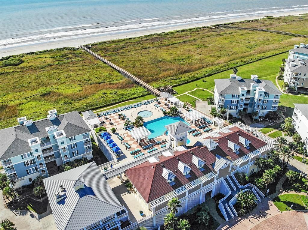 Across the street from this unit is the Beach Club and Gulf of Mexico.